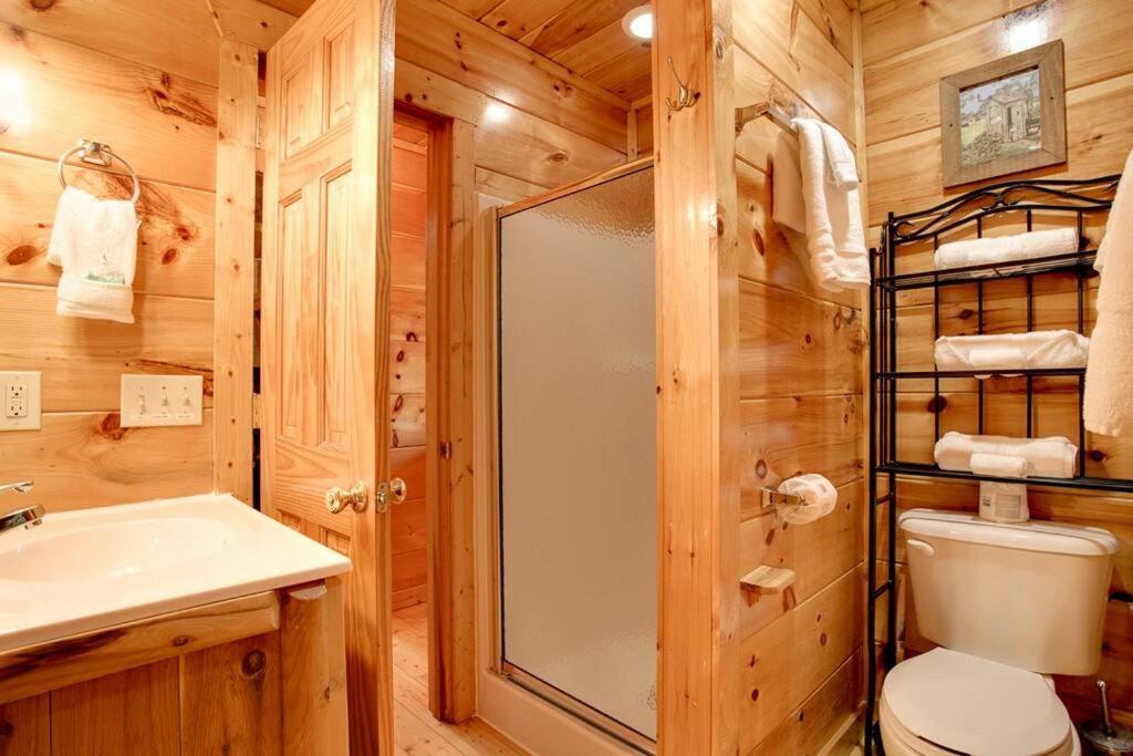 Brave Eagle Cabin Сев'єрвілл Номер фото