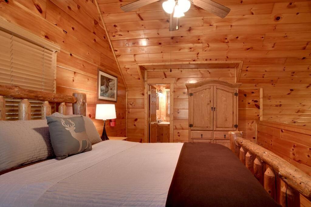 Brave Eagle Cabin Сев'єрвілл Номер фото