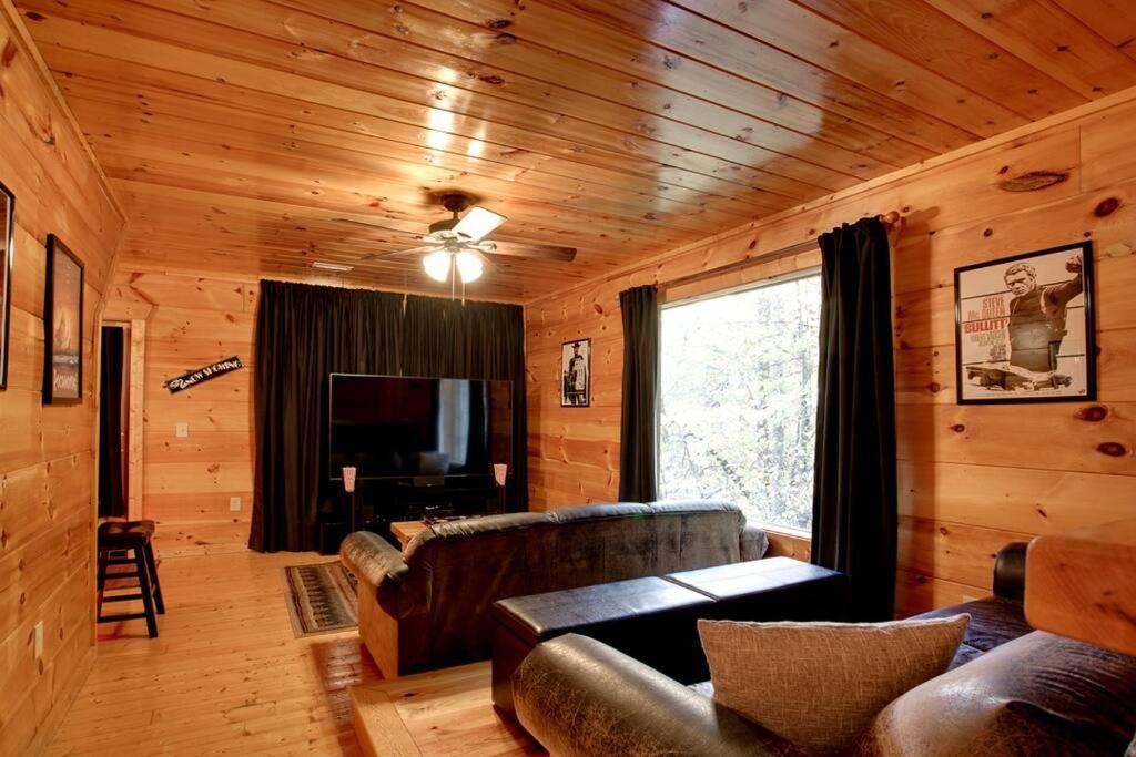 Brave Eagle Cabin Сев'єрвілл Номер фото