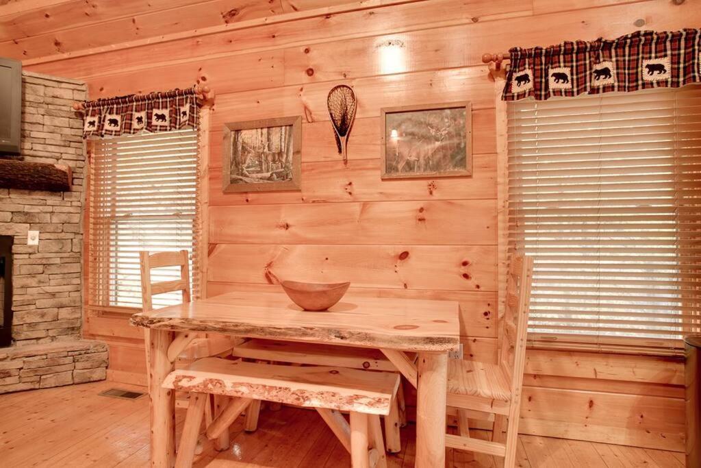 Brave Eagle Cabin Сев'єрвілл Номер фото